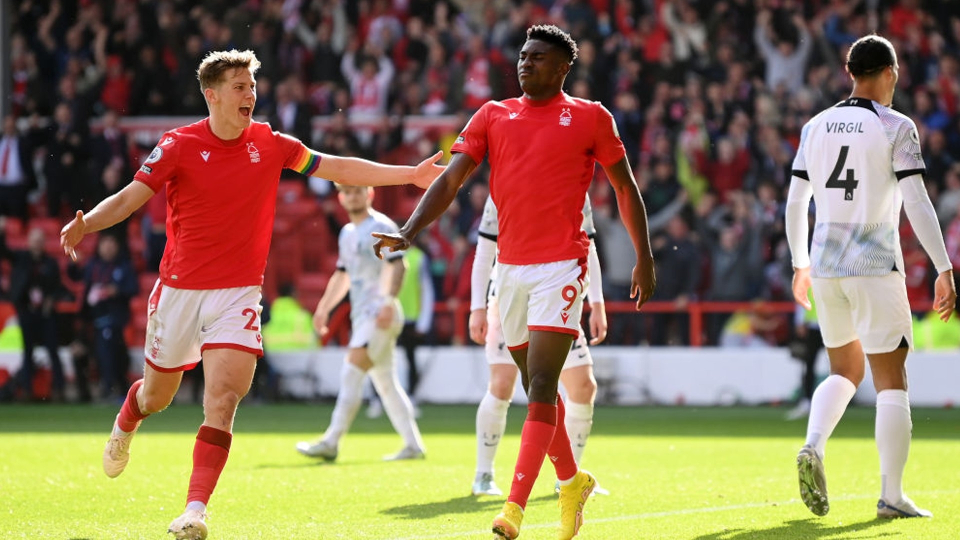 下了深刻的 下了深刻的