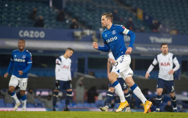 而防守端的 而防守端的